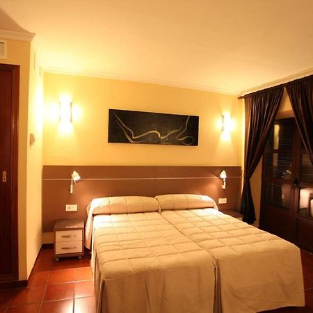 Hostal Zurbaran Llerena Ngoại thất bức ảnh