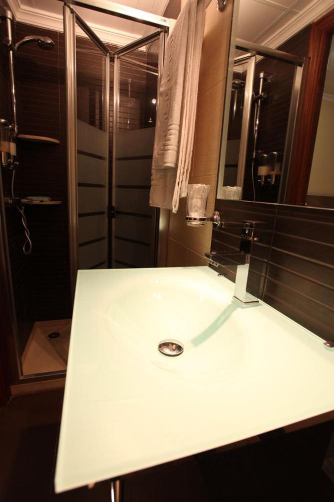 Hostal Zurbaran Llerena Ngoại thất bức ảnh