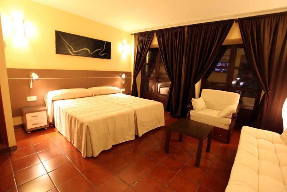 Hostal Zurbaran Llerena Ngoại thất bức ảnh